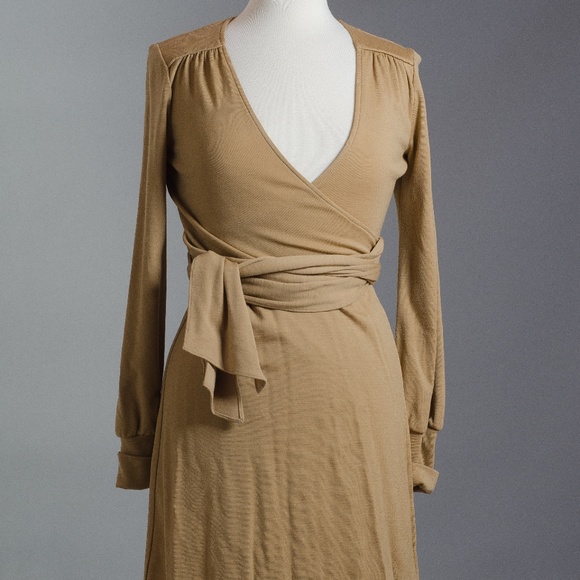 Diane von Furstenberg Dresses & Skirts - [Diane von Furstenberg] vintage beige wrap dress